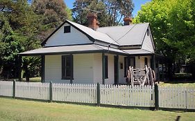 Lynden Cottage - Built 1884 In The Heart Of Town